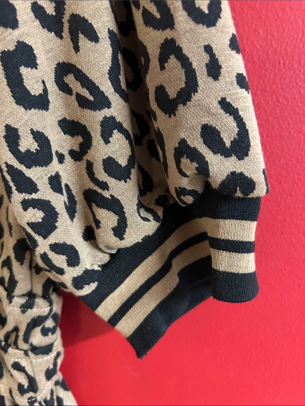 She + Sky boutique Leopard Print Peplum sweater Top - Tan & Black size medium - Picture 4 of 6